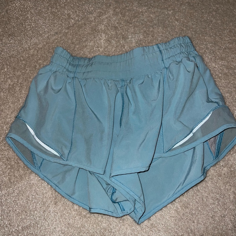 Lululemon Hotty Hot Shorts 2.5” Size 4 Blue